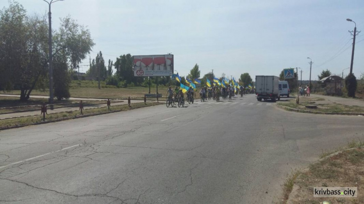 В Кривом Роге состоялся традиционный заезд представителей "Велокривбасса" ко Дню независимости Украины (ФОТОРЕПОРТАЖ)