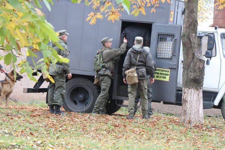 В Кривом Роге полиция и Нацгвардия подавили бунт в суде и оказали помощь потерпевшим