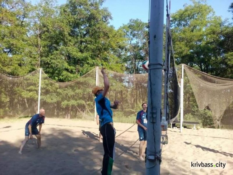 В Кривом Роге прошёл турнир по волейболу среди студентов (ФОТОРЕПОРТАЖ)