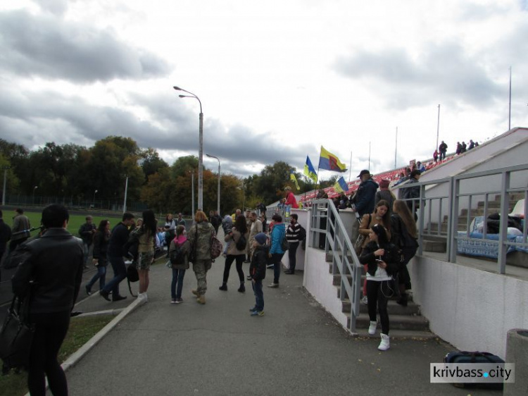 В Кривом Роге состоялся футбольный матч между бойцами АТО из Кривого Рога и Запорожья (ФОТО)