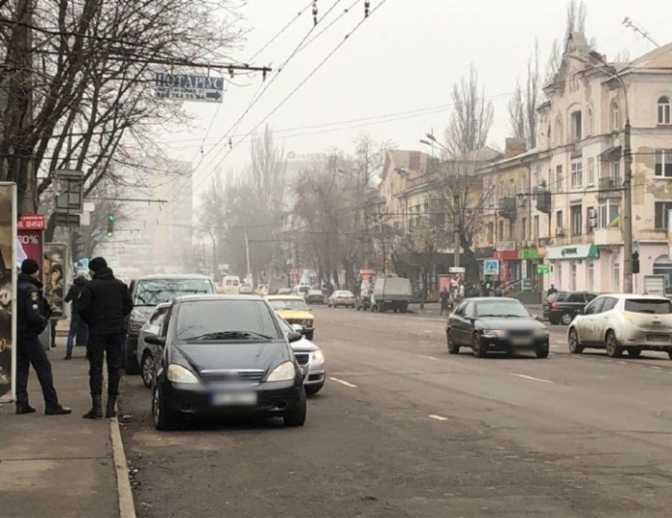 Мольбами активистов: в Кривом Роге водителей штрафуют за неправильную парковку (фото)