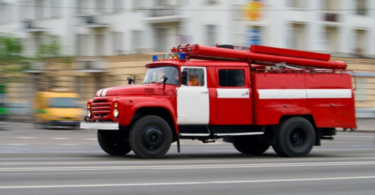 В Кривом Роге загорелся заброшенный дом