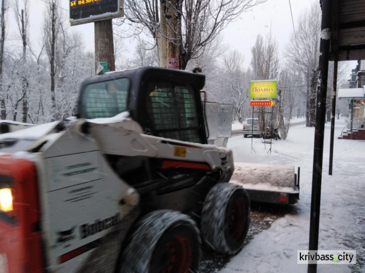 Розчищати замети на дорогах Дніпропетровщини виїхали більше 120 машин