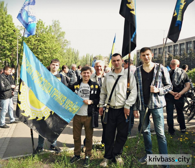 1 мая криворожане вышли на демонстрацию с призывом повысить зарплату (ФОТО)