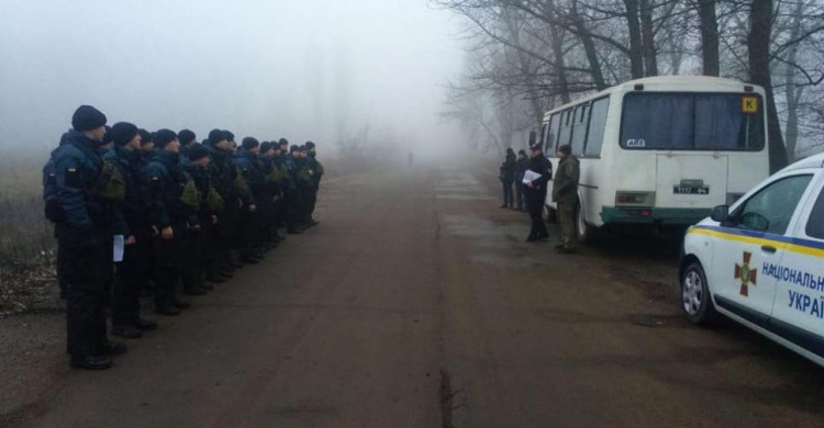 Нацгвардейцы и полицейские вышли на совместное патрулирование одного из районов Кривого Рога (фото)