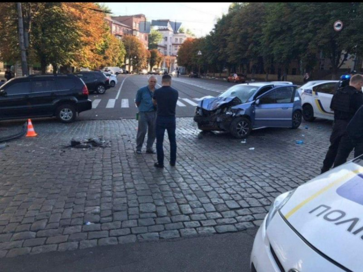 На Днепропетровщине перевернулась маршрутка с пассажирами: в нее на полной скорости влетела иномарка(фото)