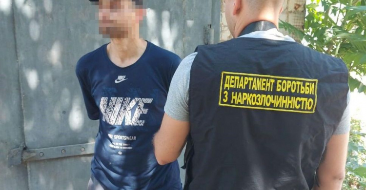 Під час патрулювання міста правоохоронці затримали криворіжця з наркотиками