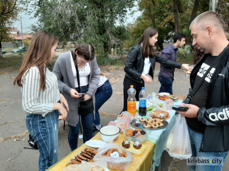 "От сердца к сердцу": в Криворожских школах начались традиционные осенние ярмарки (фото)