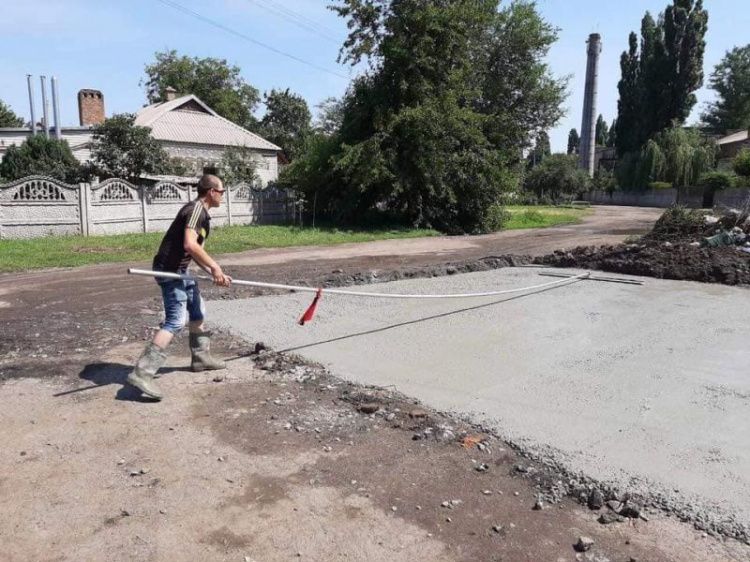 В Кривом Роге начали ремонт контейнерных площадок