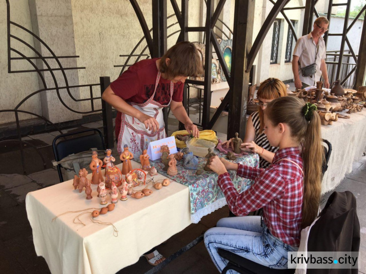 Песни, танцы и народное творчество: в Кривом Роге прошёл всеукраинский фестиваль «Червона Калина» (ФОТО)