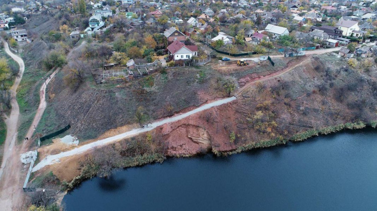 В Кривом Роге начали ремонт проблемного спуска с МОПРа в парк Мершавцева (ФОТО)