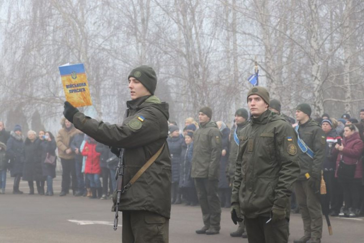 В Кривом Роге двое нацгвардейцев признались своим возлюбленным в любви