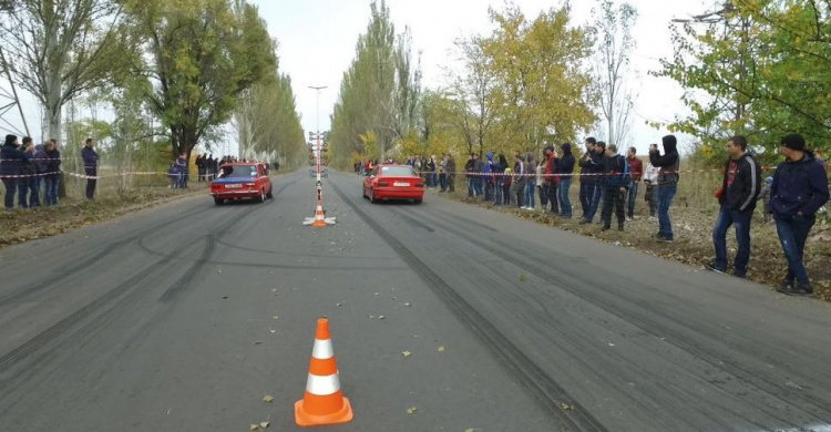 В Кривом Роге состоялись заезды в стиле Drag-Racing (ФОТО)