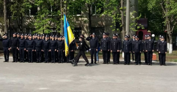 На службу в полицию Кривого Рога заступили 25 новых патрульных (ФОТОРЕПОРТАЖ)