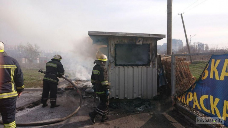 В Кривом Роге пытаясь погасить собственный автомобиль мужчина получил ожоги