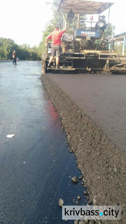 Фотофакт: как в Кривом Роге меняют асфальт на Колачевского и Волгоградской