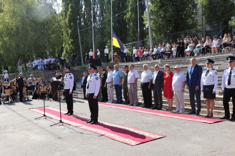 В Кривом Роге прошла церемония посвящения учащихся в студентов и курсантов Донецкого юридического института (фото)