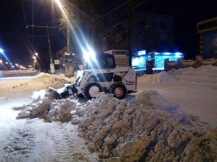 В Кривом Роге сегодня всю ночь продолжала работать техника (ФОТО)