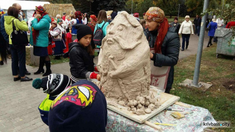 В Кривом Роге состоялся 1-й Международный фестиваль казацкой песни (ФОТОРЕПОРТАЖ)