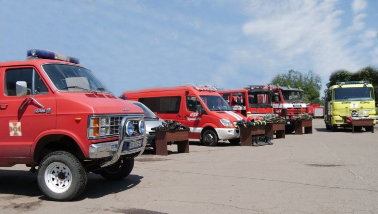 Криворізькі рятувальники отримали ще шість новеньких спецавтомобілів