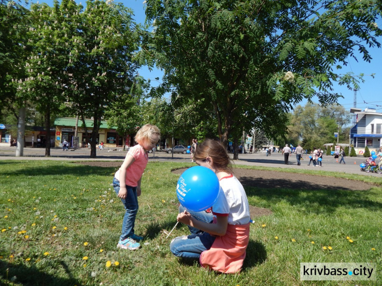 По улицам Кривого Рога проехал танк Т-34, который дошел до Берлина (ФОТО)