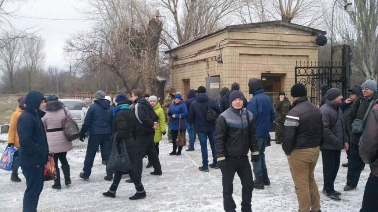 В Кривом Роге незаконно уволили работника госпредприятия и активиста, его коллеги протестуют