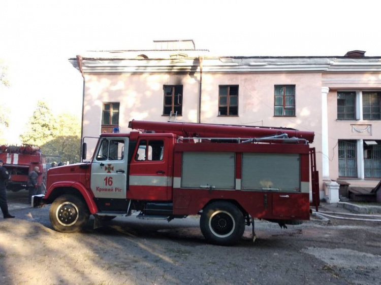 В одном из ДК Кривого Рога при пожаре погиб мужчина (ФОТО)