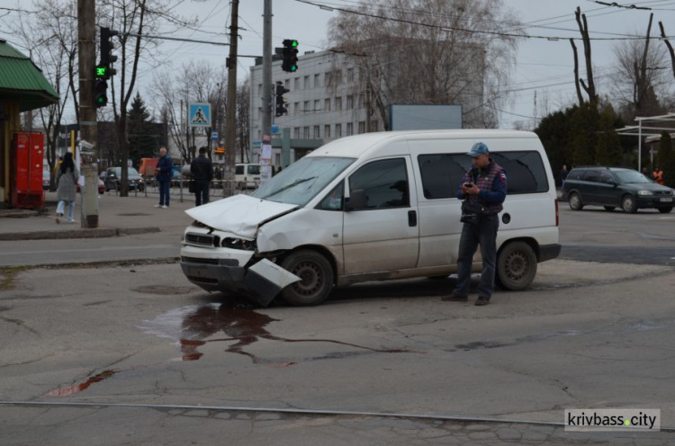 На проспекте Мира не поделили дорогу две легковушки