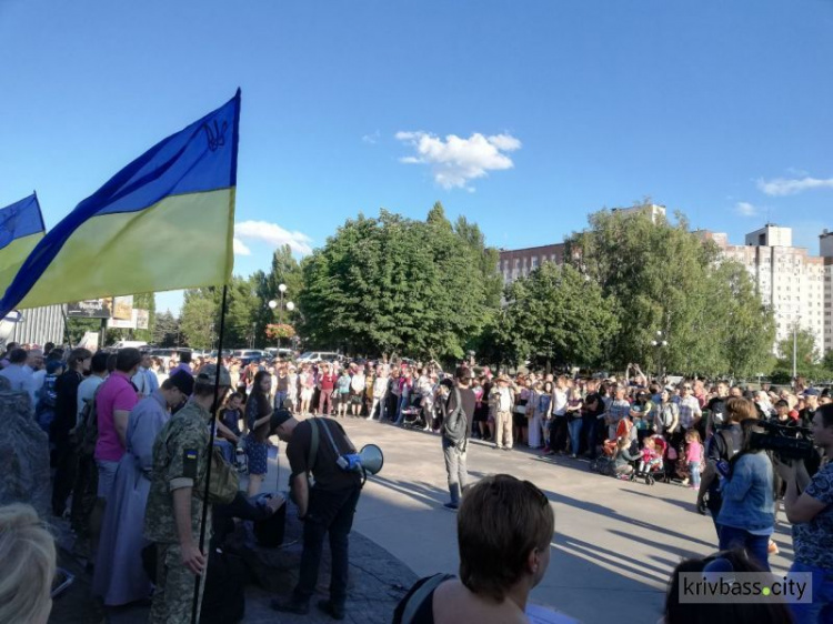 В Кривом Роге провели марш "За традиционные семейные ценности" (ФОТОРЕПОРТАЖ, ВИДЕО)