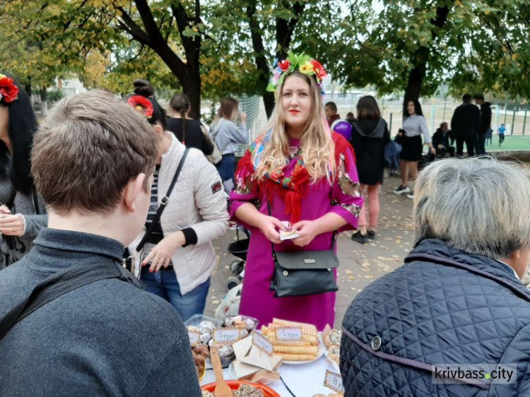 "От сердца к сердцу": в Криворожских школах начались традиционные осенние ярмарки (фото)