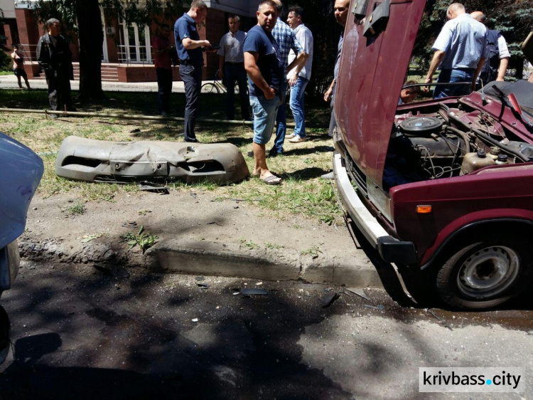 В Кривом Роге столкнулись Жигули и маршрутка (ФОТО)