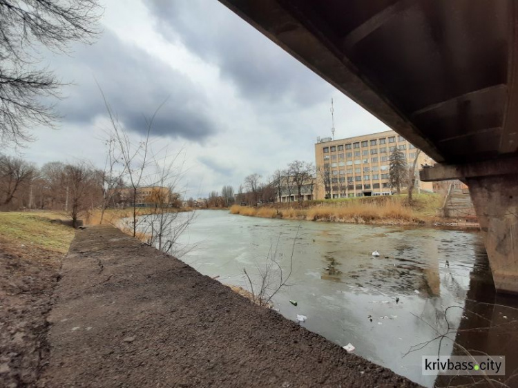 У водоймі Центрально-Міського району виявили тіло чоловіка