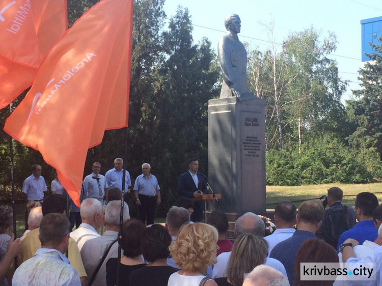 В Кривом Роге прошел торжественный митинг ПАО "АрселорМиттал Кривой Рог" (ФОТО)