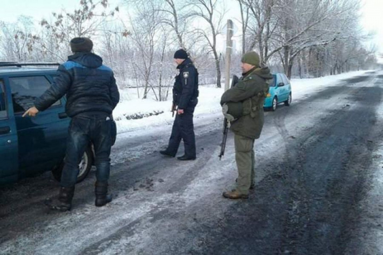 Нацгвардейцы из Кривого Рога во время спецоперации зоне ООС обнаружили наркотики и целый склад боеприпасов (фото)