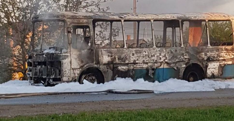 Под Кривым Рогом сгорел пассажирский автобус