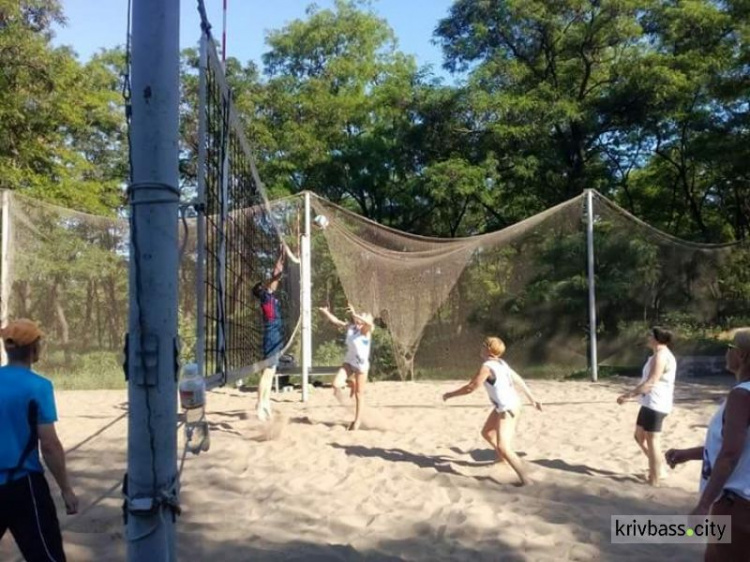 В Кривом Роге прошёл турнир по волейболу среди студентов (ФОТОРЕПОРТАЖ)