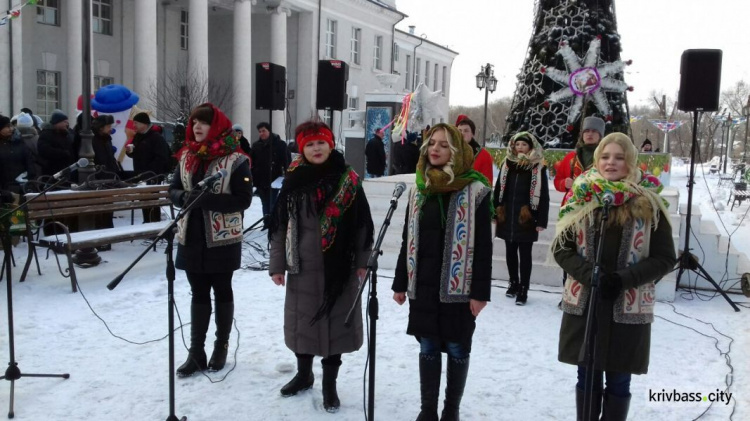 Весело и ярко: по центральной улице Кривого Рога прошёл городской вертеп "Рождественская звезда" (фото)