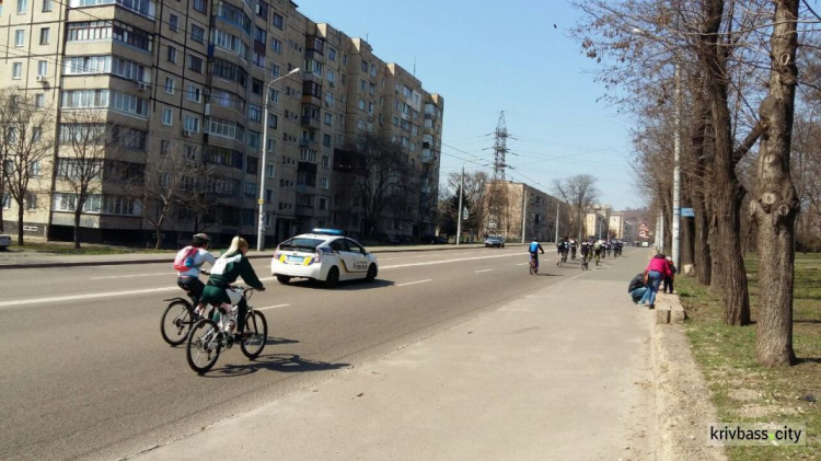 Велопробег цвета неба: в Кривом Роге прошла акция в поддержку детей-аутистов (фото)