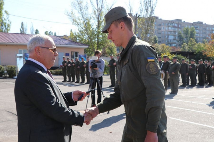 В Кривой Роге представили нового руководителя Нацгвардии области и вручили ключи от машин(фото)