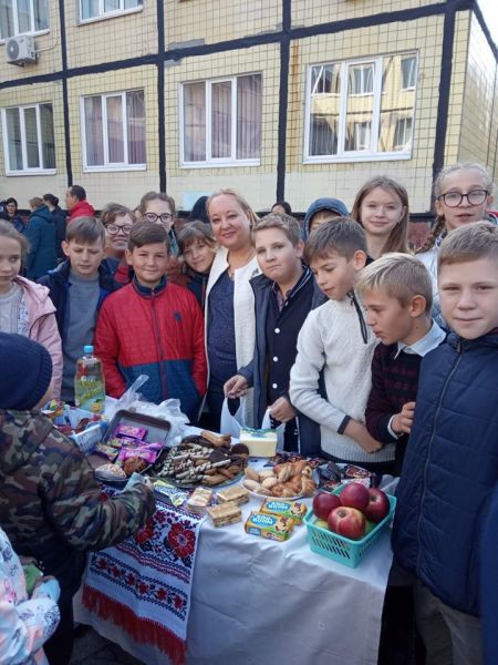 В Кривом Роге на школьной ярмарке дети собрали более 40 тысяч гривен онкобольной девочке