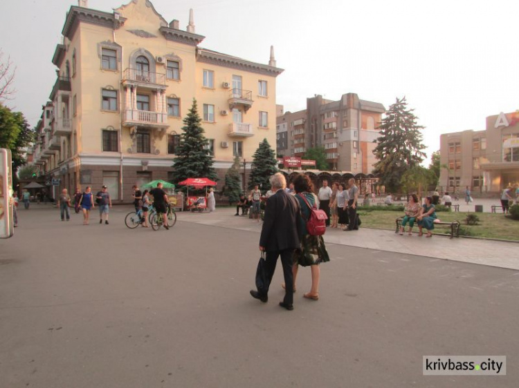 Песни под гитару и баян: в Кривом Роге криворожан приглашают попеть (фото)