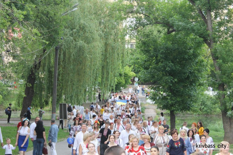 Красота этнической моды: в Кривом Роге прошел парад вышиванок (ФОТО, ВИДЕО)