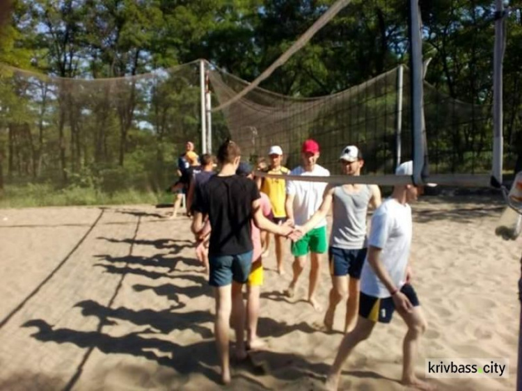 В Кривом Роге прошёл турнир по волейболу среди студентов (ФОТОРЕПОРТАЖ)