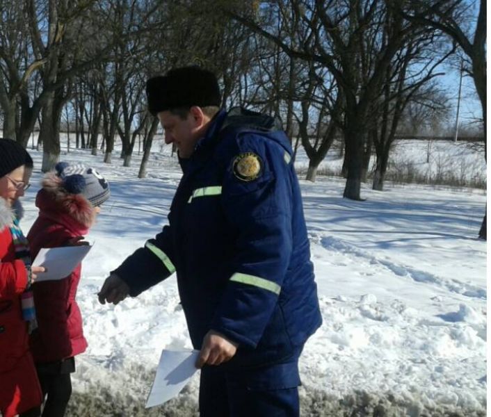 Криворожские спасатели напомнили жителям Широкого о правилах пожарной безопасности (ФОТО)