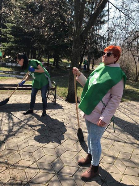 В Кривом Роге ещё один сквер и детскую площадку привели в порядок (фото)