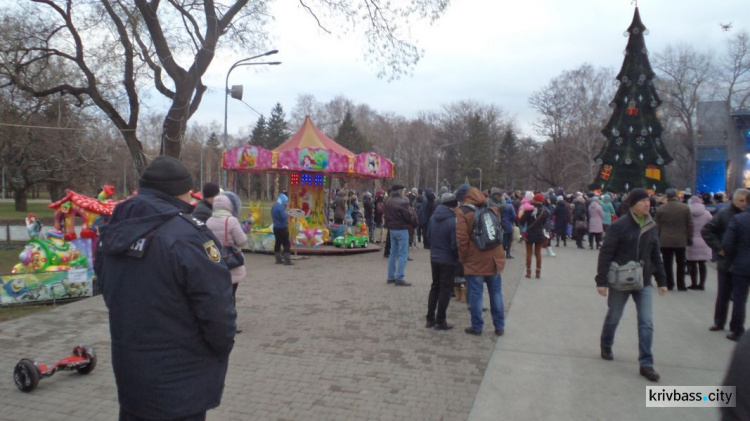 Криворожская лесная красавица: в городе прошло торжественное открытие городской ёлки (ФОТОРЕПОРТАЖ)