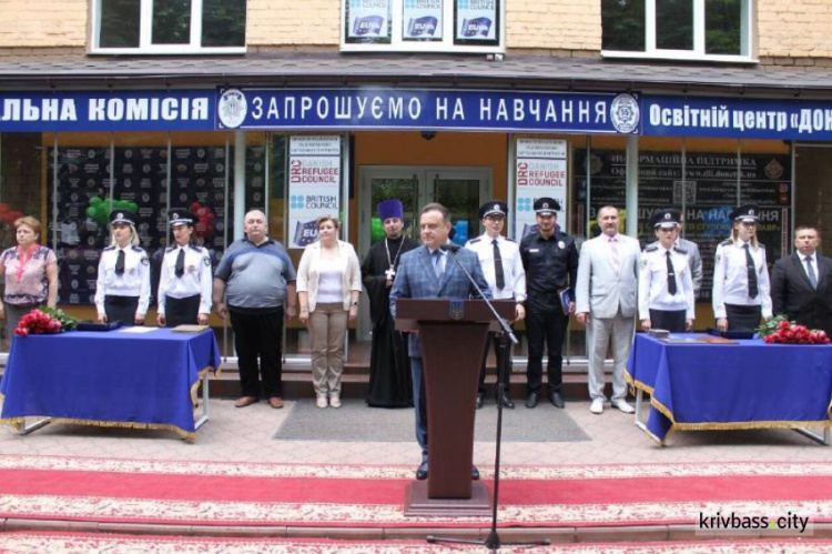 В Кривом Роге состоялся торжественный выпуск бакалавров ДЮИ (ФОТОФАКТ)