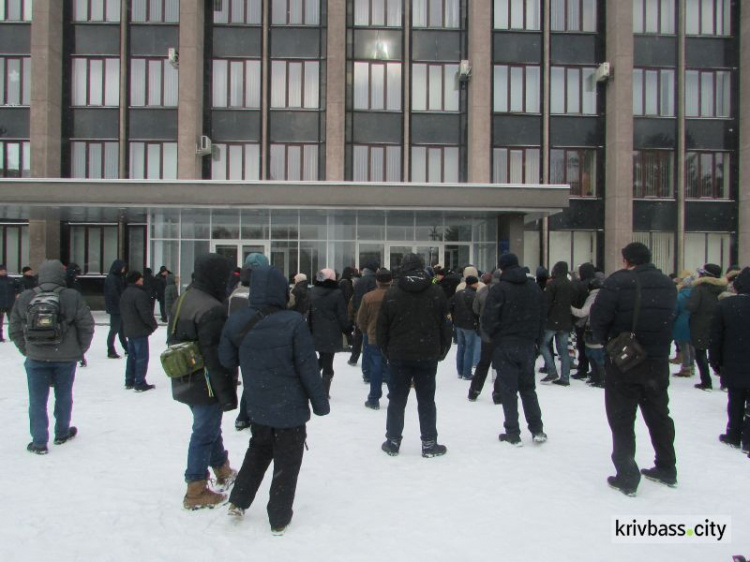 Маршрутки вместо собачьих будок: в Кривом Роге состоялась акция протеста против некачественных перевозок (фото)