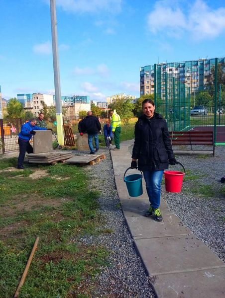 В одном из районов Кривого Рога жители города превратили "народные тропы" в официальные дорожки (ФОТО)