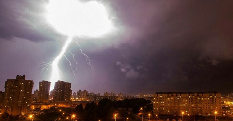 По Днепропетровской области объявлено штормовое предупреждение